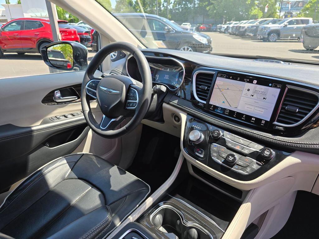 Used 2023 Chrysler Pacifica Limited FWD image 51