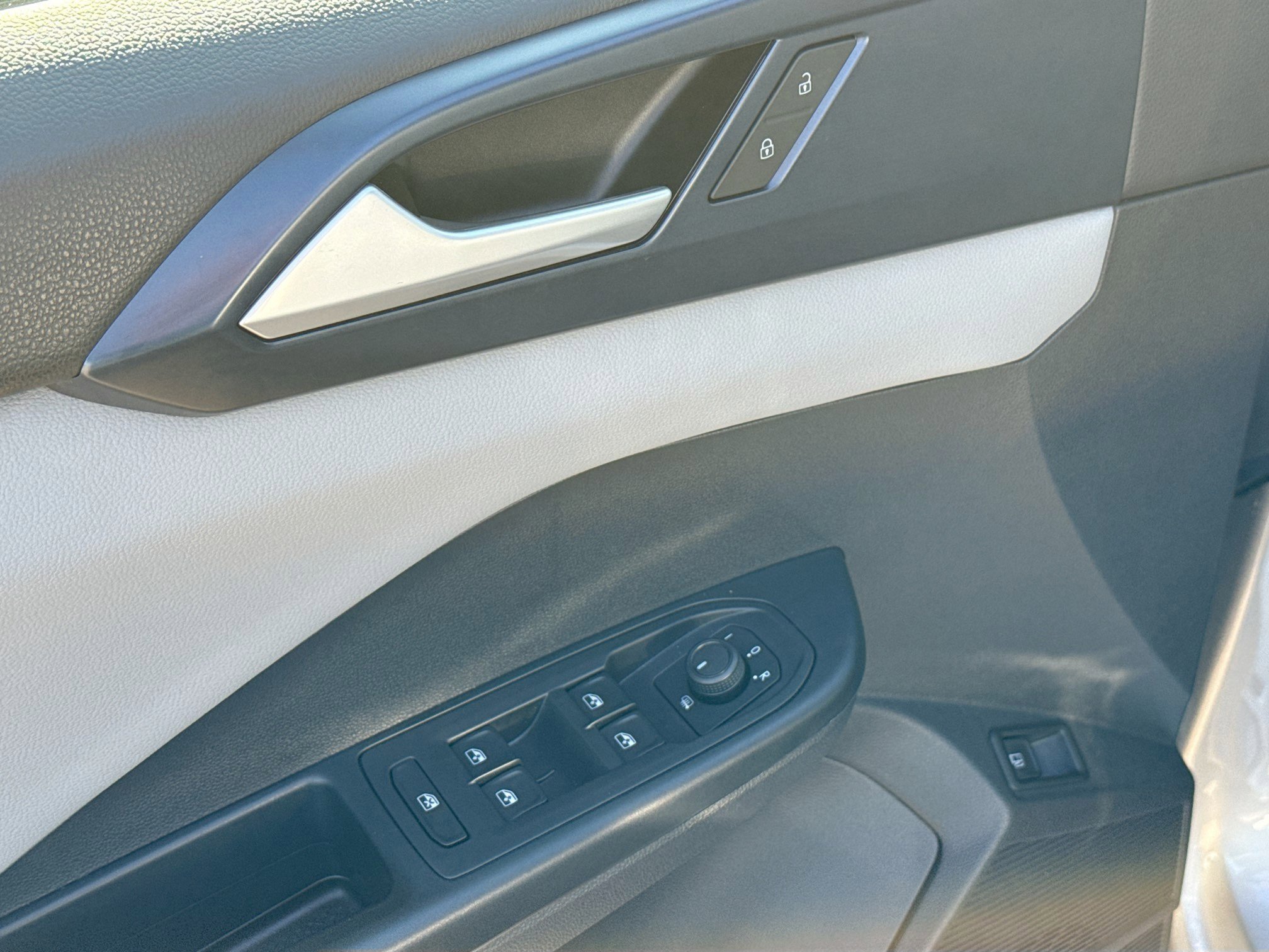 Used 2022 Volkswagen Taos SE image 21