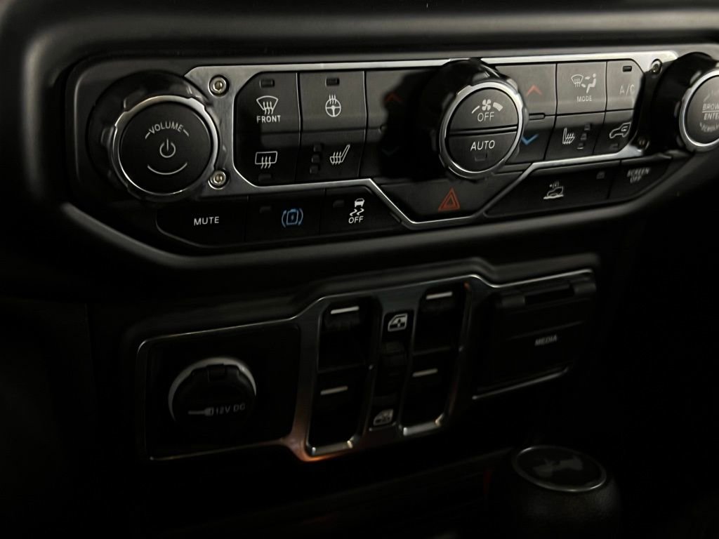 Used 2023 Jeep Wrangler Unlimited w/ Cold Weather Group image 18