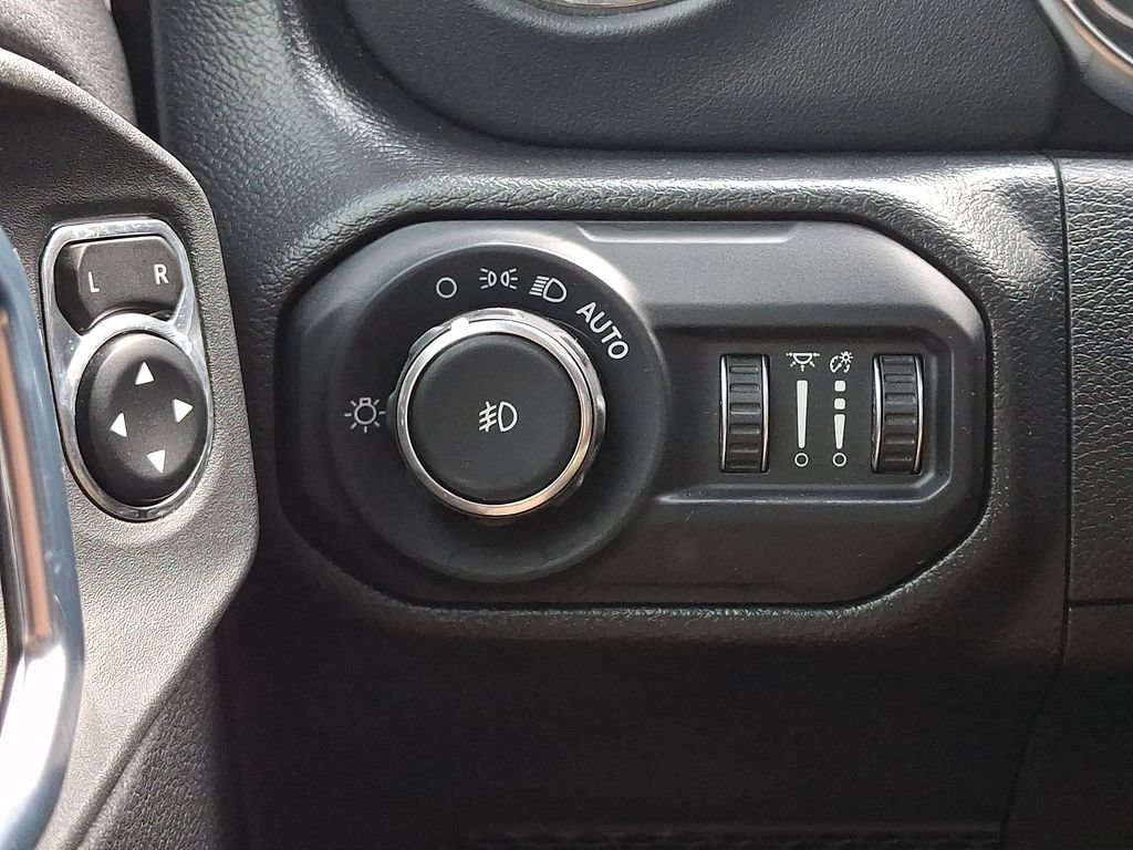 Used 2022 Jeep Wrangler Unlimited Sahara AWD/4WD image 25