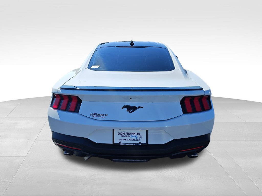 Used 2024 Ford Mustang Coupe RWD image 4