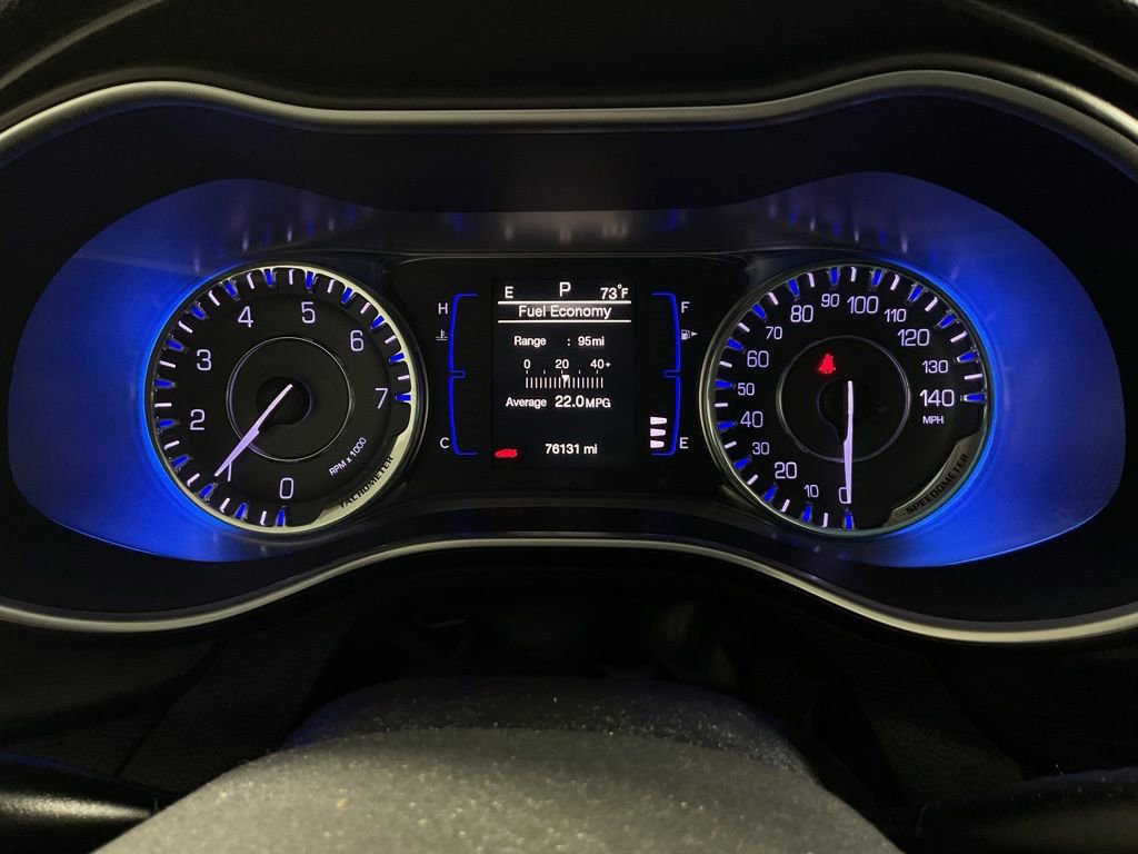 Used 2017 Chrysler 200 Limited Platinum image 24