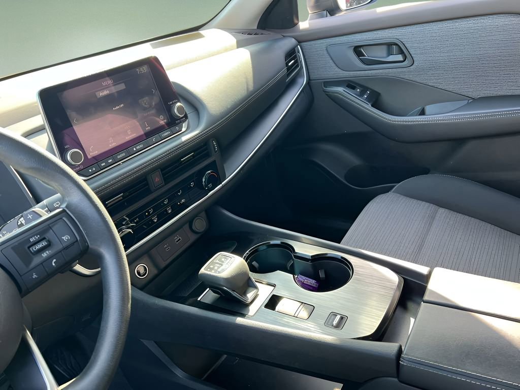 Used 2022 Nissan Rogue S FWD image 19