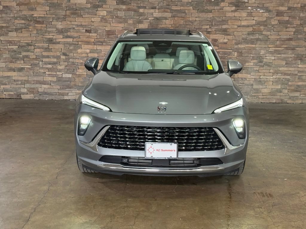 Used 2024 Buick Envision Avenir AWD/4WD image 2