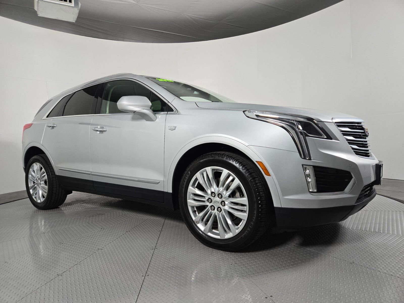 Used 2019 Cadillac XT5 Premium Luxury FWD image 2