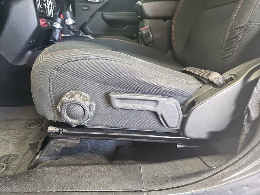 Used 2018 Jeep Wrangler Unlimited Rubicon AWD/4WD image 29