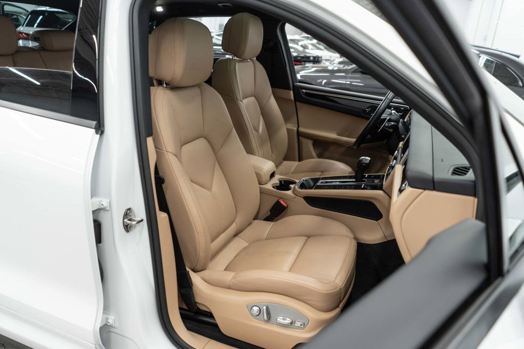 Used 2023 Porsche Macan image 11