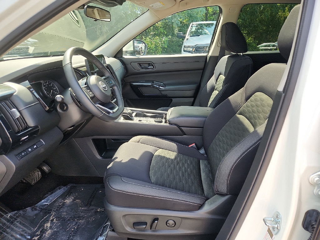 Used 2023 Nissan Pathfinder SV w/ SV Premium Package AWD/4WD image 13