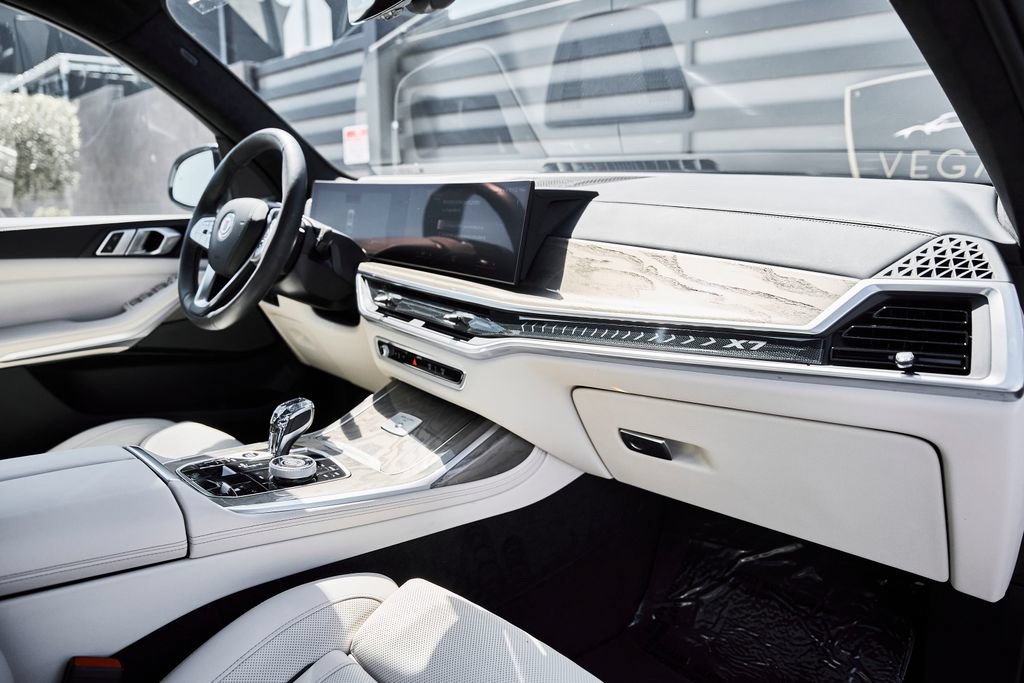 Used 2023 BMW ALPINA XB7 AWD/4WD image 44