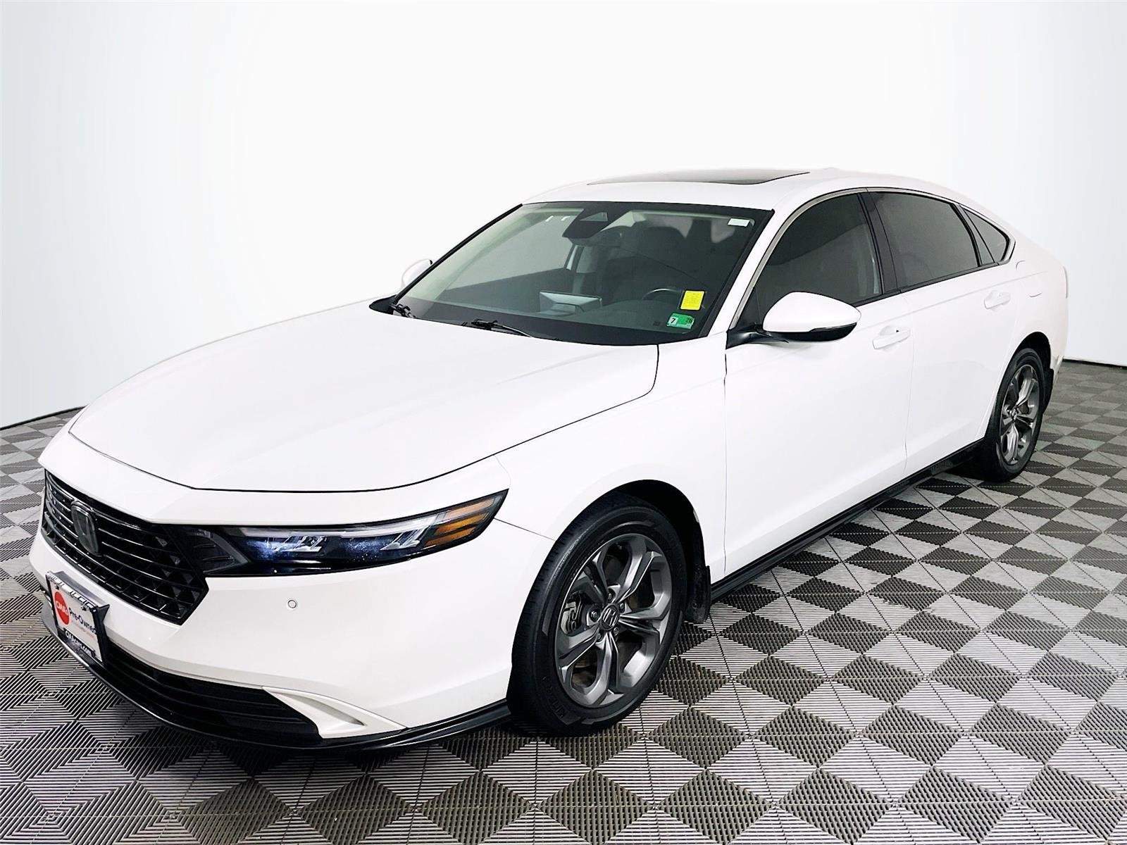 Used 2023 Honda Accord EX-L image 3