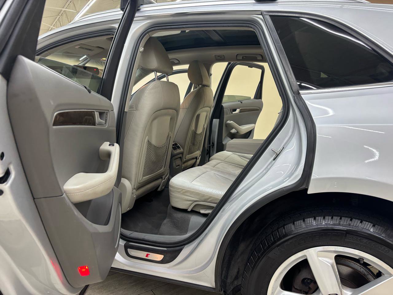 Used 2012 Audi Q5 3.2 Prestige AWD/4WD image 21