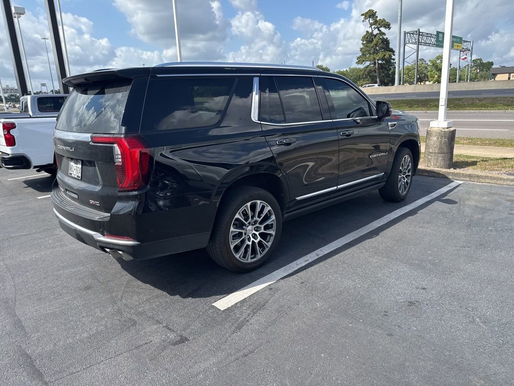 Used 2025 GMC Yukon Denali w/ Denali Reserve Package image 3