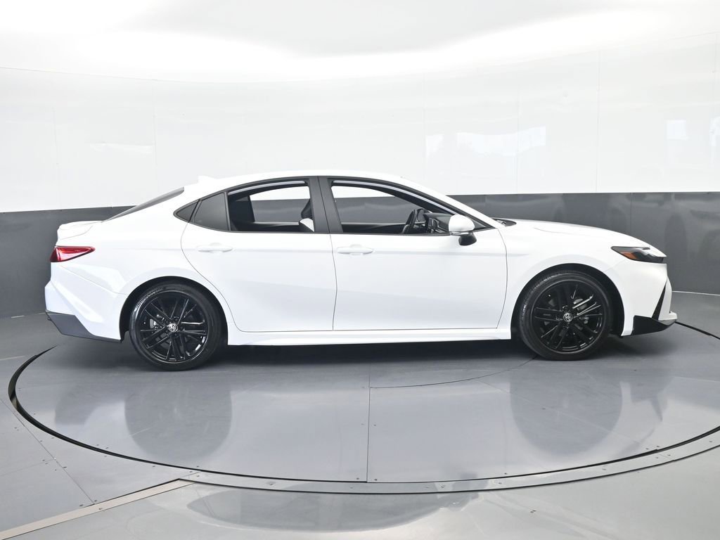 Used 2026 Toyota Camry SE image 7