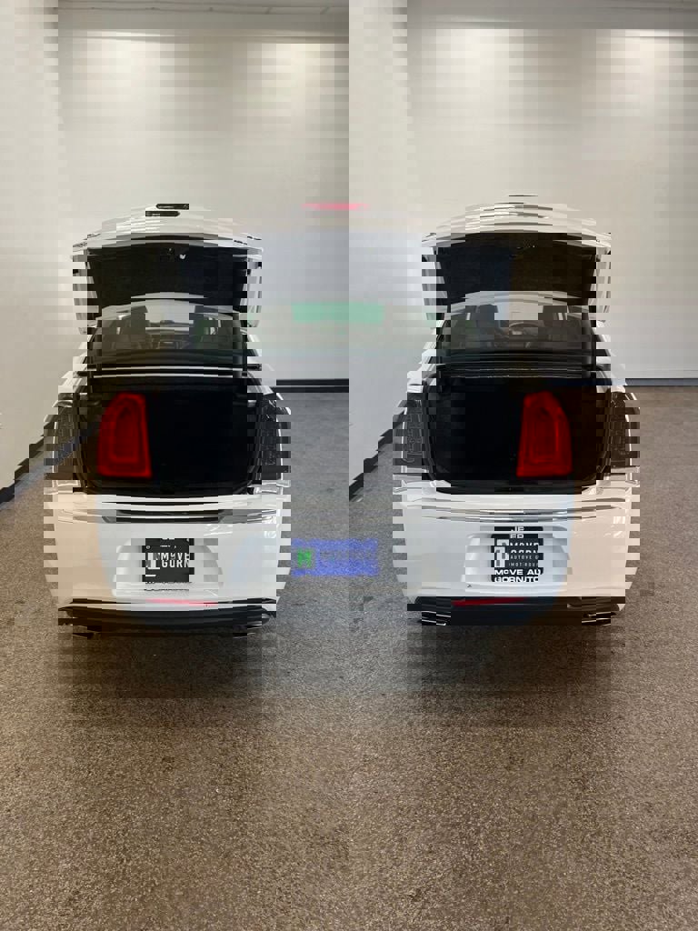 Used 2017 Chrysler 300 Limited AWD/4WD image 4