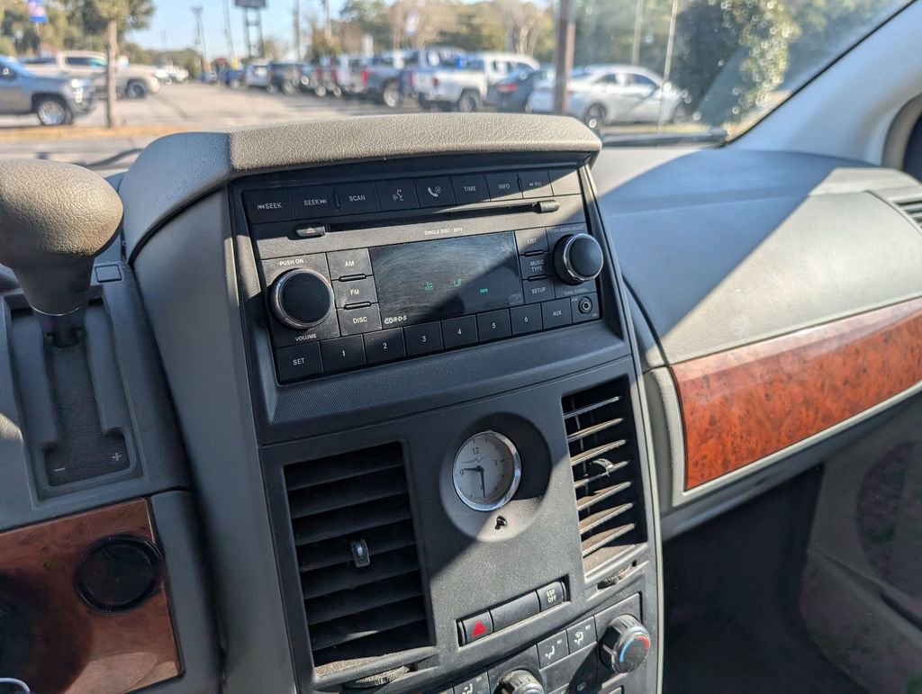 Used 2008 Chrysler Town & Country LX image 20