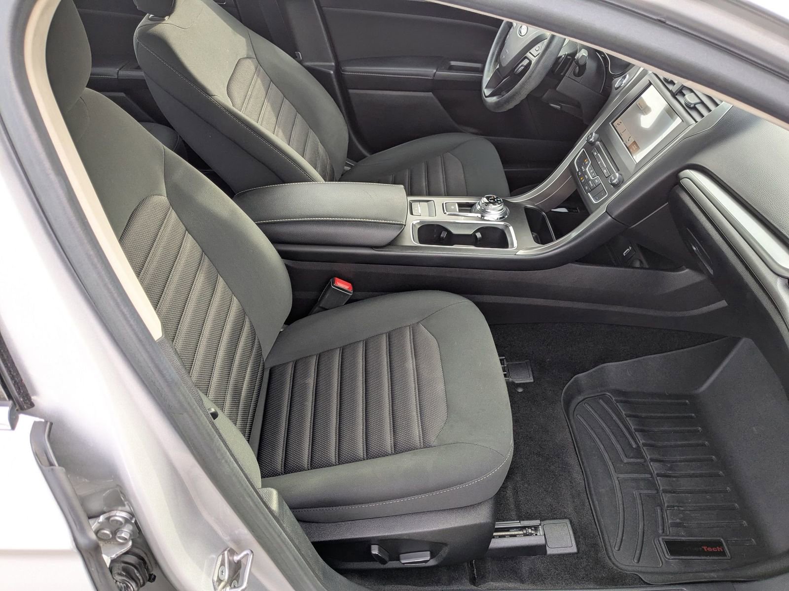 Used 2018 Ford Fusion SE w/ Fusion SE Technology Package image 29