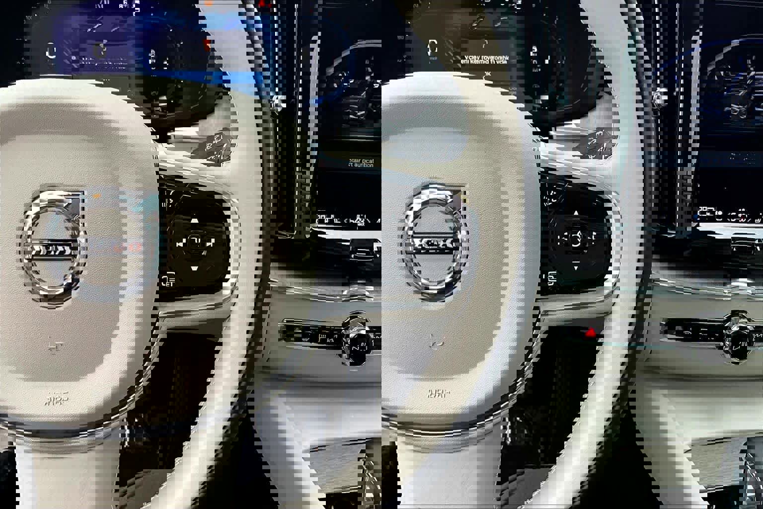 Certified 2023 Volvo XC60 B5 Plus w/ Climate Package image 23