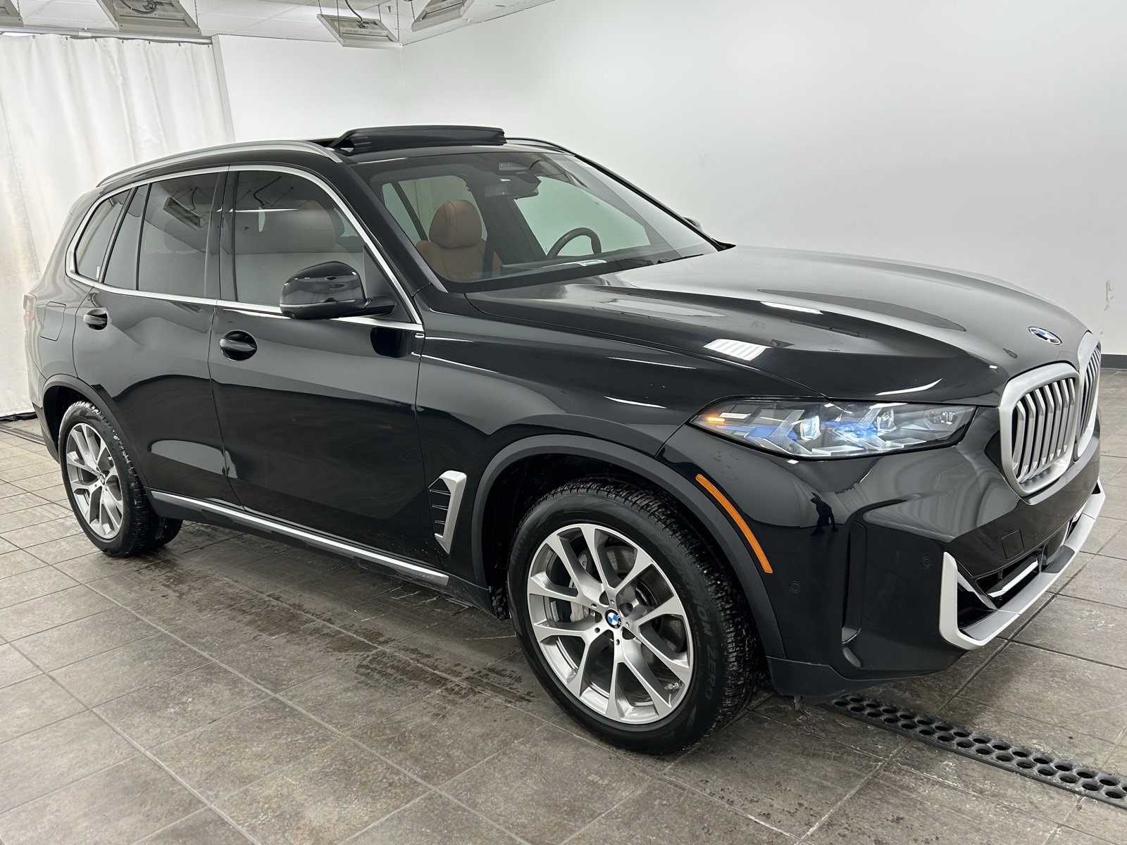 Used 2024 BMW X5 xDrive40i w/ Premium Package image 6