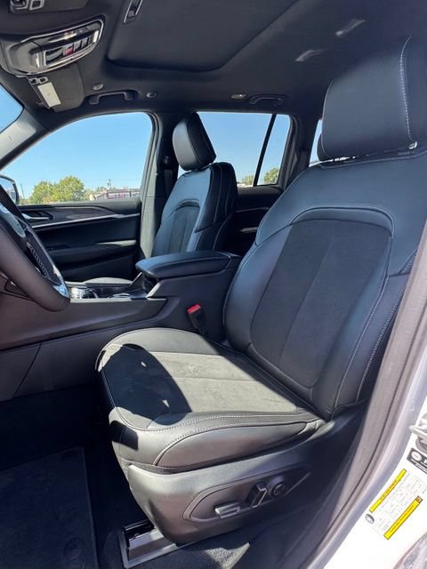 New 2027 Jeep Grand Cherokee Altitude AWD/4WD image 11