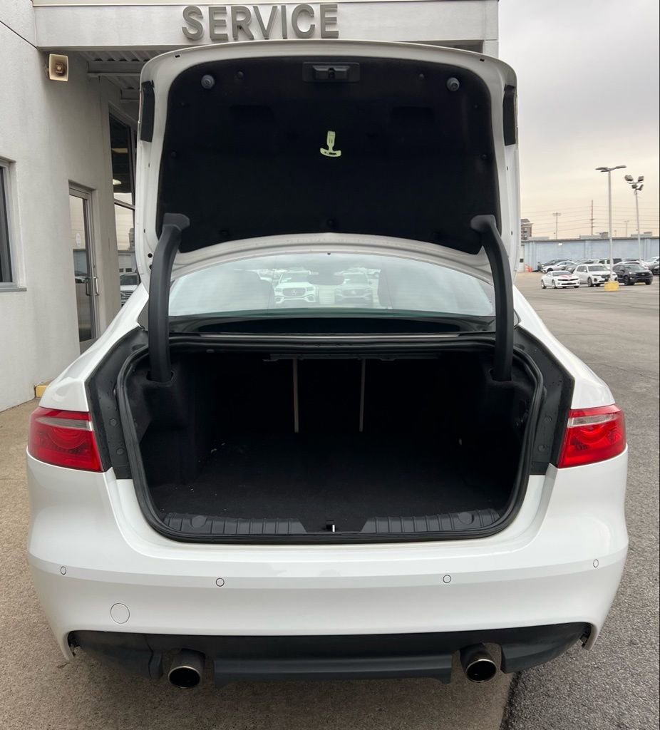 Used 2019 Jaguar XF Premium image 26