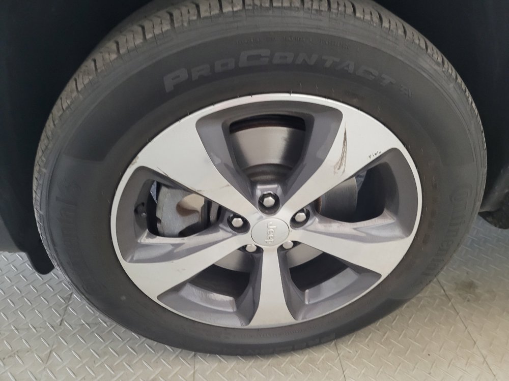 Used 2019 Jeep Cherokee Limited AWD/4WD image 31