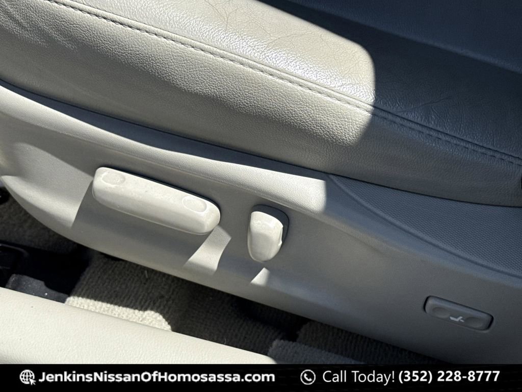 Used 2010 Toyota Camry LE image 27