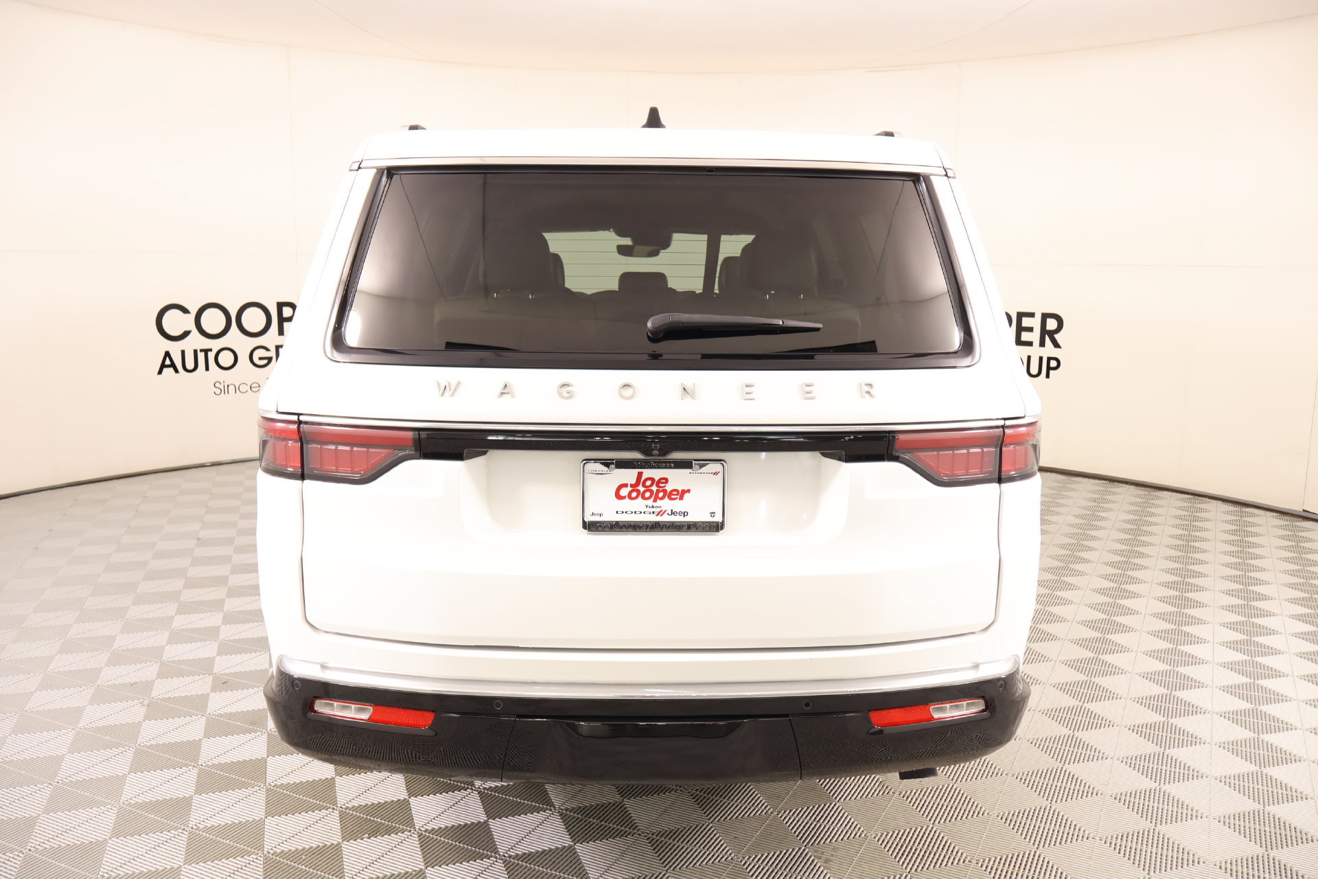 Used 2024 Jeep Wagoneer L 2WD image 23