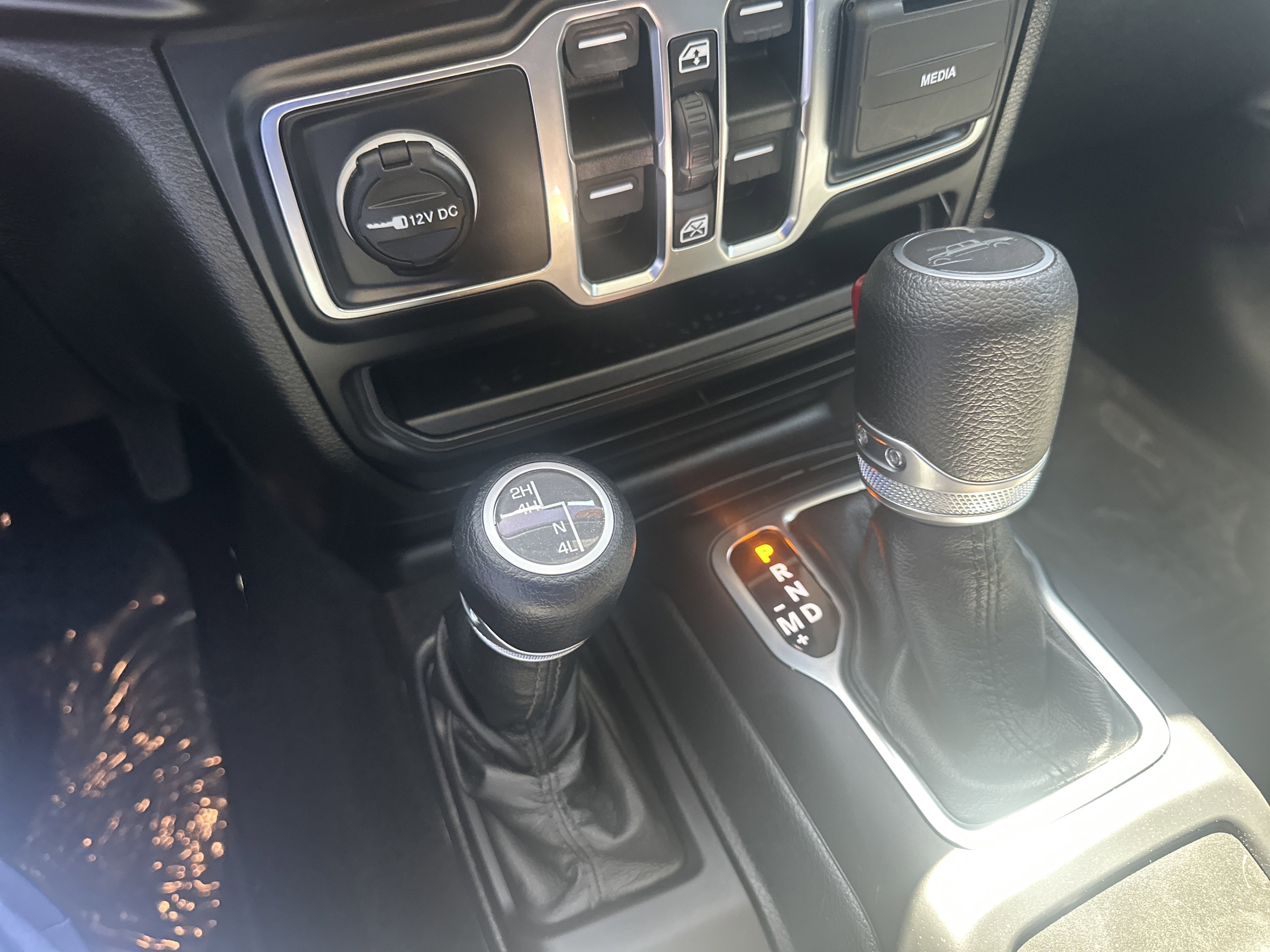 Used 2021 Jeep Gladiator Willys AWD/4WD image 33