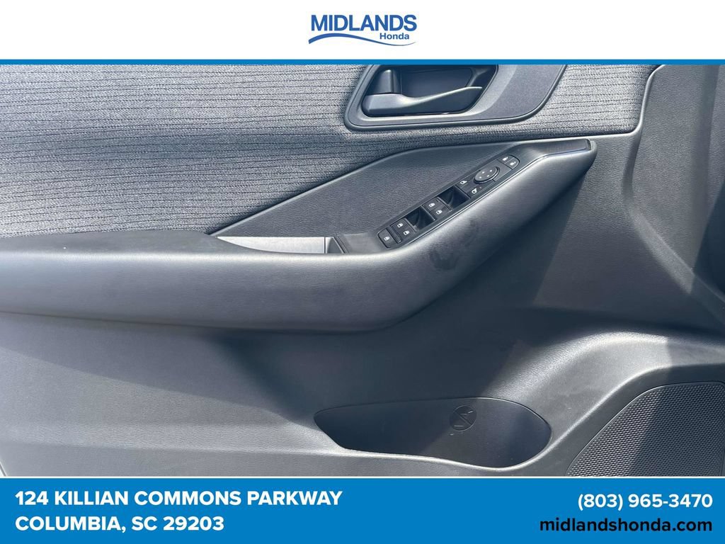 Used 2023 Nissan Rogue S AWD/4WD image 15