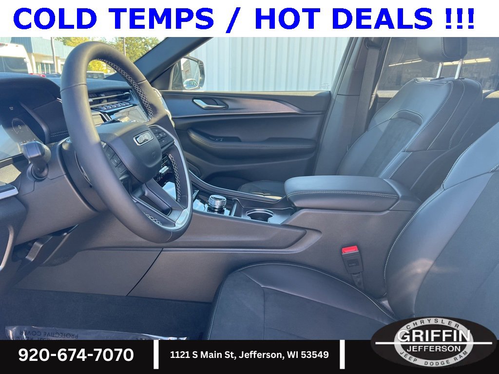 New 2025 Jeep Grand Cherokee Altitude image 15