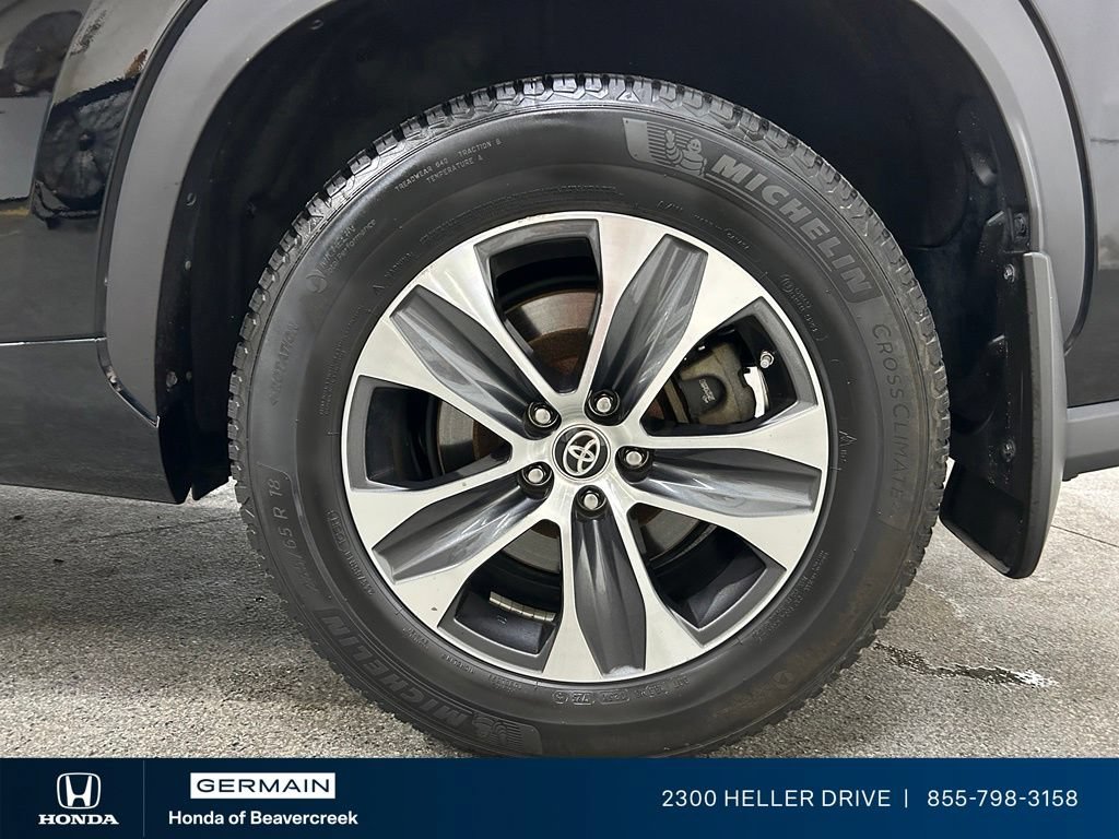 Used 2020 Toyota Highlander XLE AWD/4WD image 14