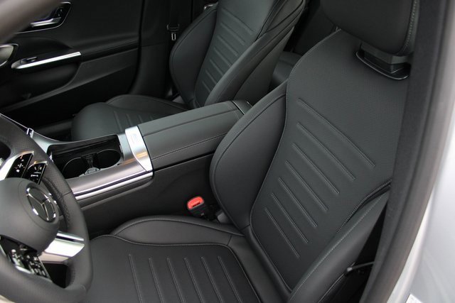 Used 2024 Mercedes-Benz C 300 4MATIC Sedan image 6