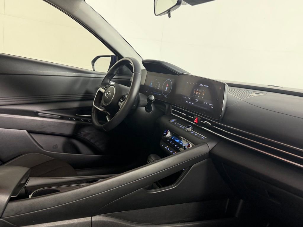 Used 2023 Hyundai Elantra SEL w/ Convenience Package image 32