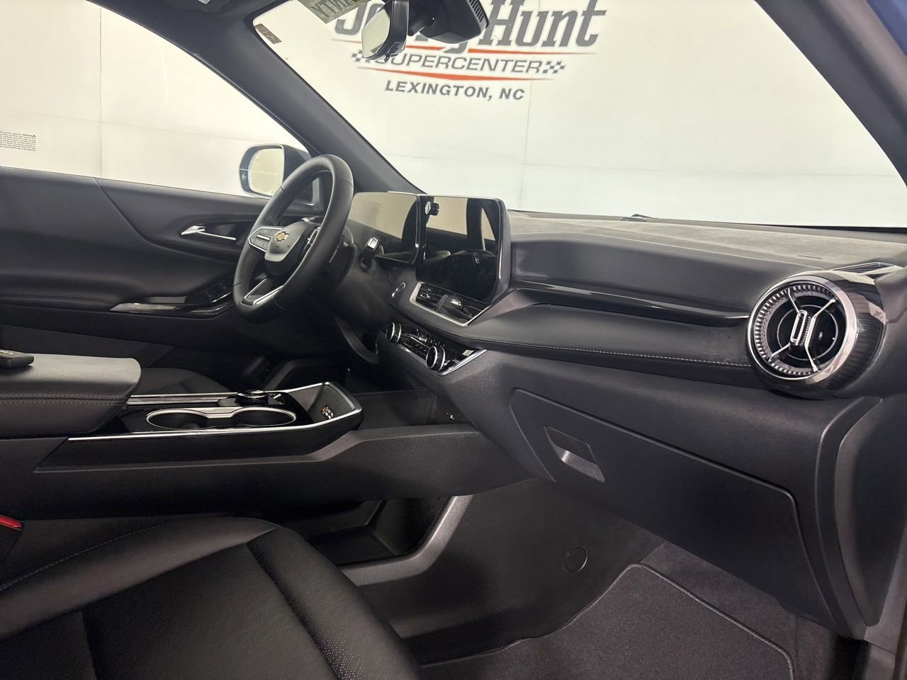 Used 2026 Chevrolet Equinox LT w/ Convenience Package II FWD image 26