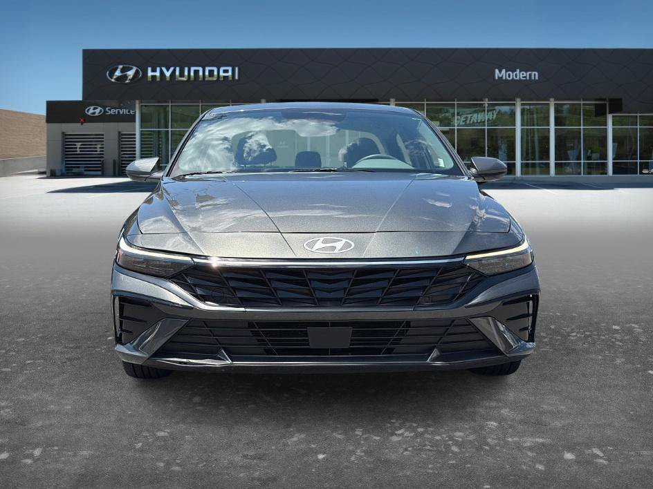 Certified 2025 Hyundai Elantra SEL FWD image 2