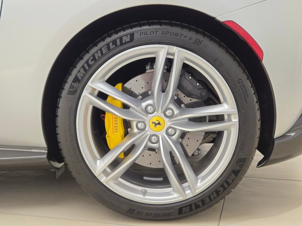 Used 2022 Ferrari Roma RWD image 15