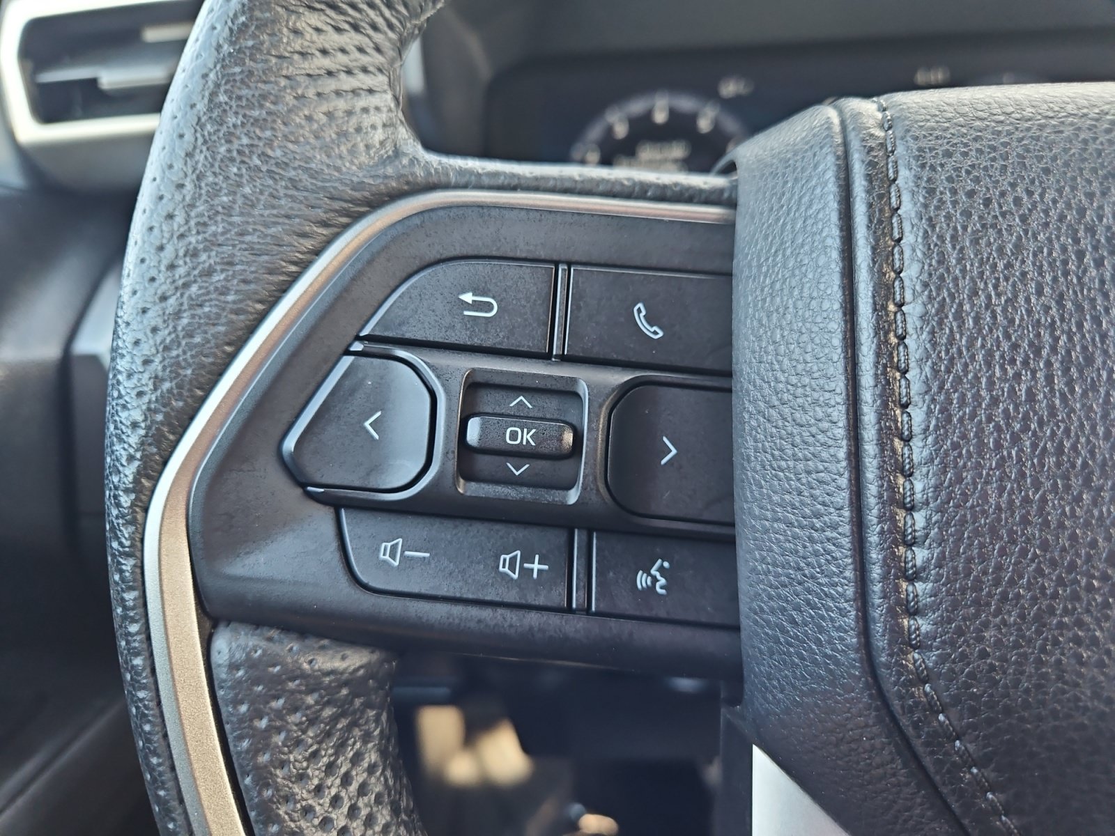 Used 2025 Toyota Tacoma TRD Sport w/ TRD Sport Premium Package AWD/4WD image 29