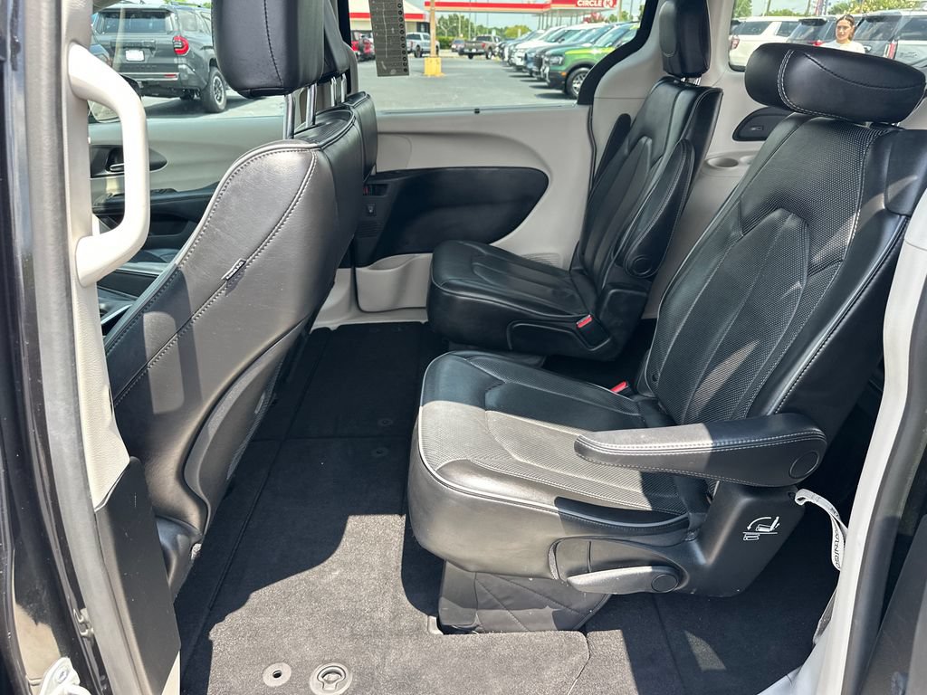 Used 2019 Chrysler Pacifica Limited FWD image 21