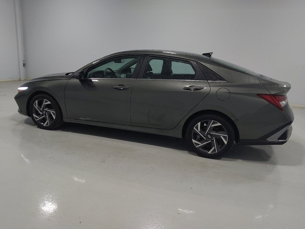 Used 2024 Hyundai Elantra SEL w/ Convenience Package FWD image 3