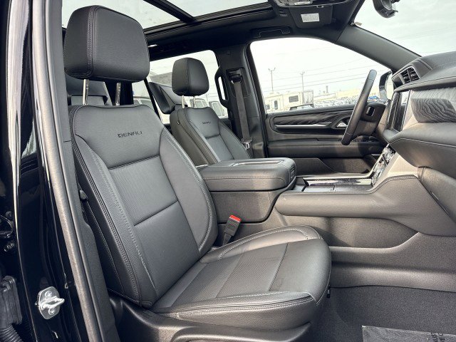 Used 2024 GMC Yukon Denali w/ Advanced Technology Package image 27