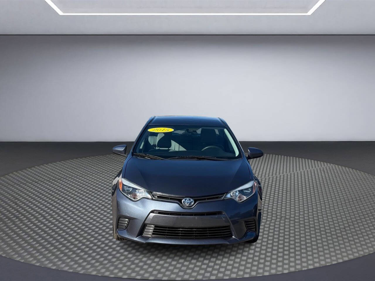 Used 2015 Toyota Corolla LE FWD image 2