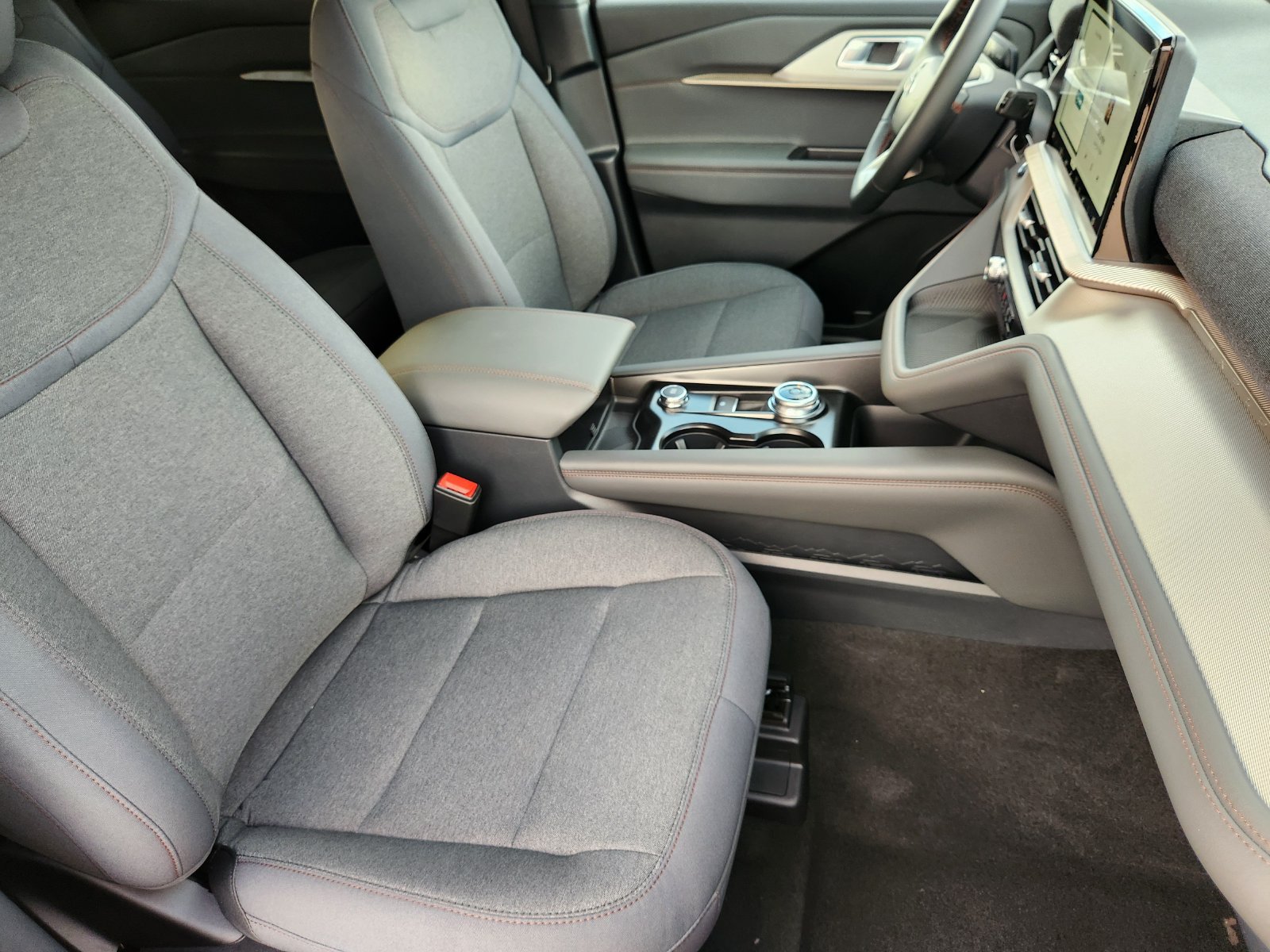 New 2027 Ford Explorer Active RWD image 14