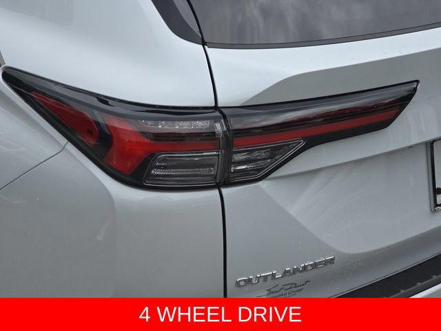 Used 2025 Mitsubishi Outlander Trail Edition image 38