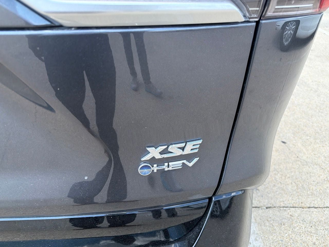 Used 2025 Toyota RAV4 XSE AWD/4WD image 7