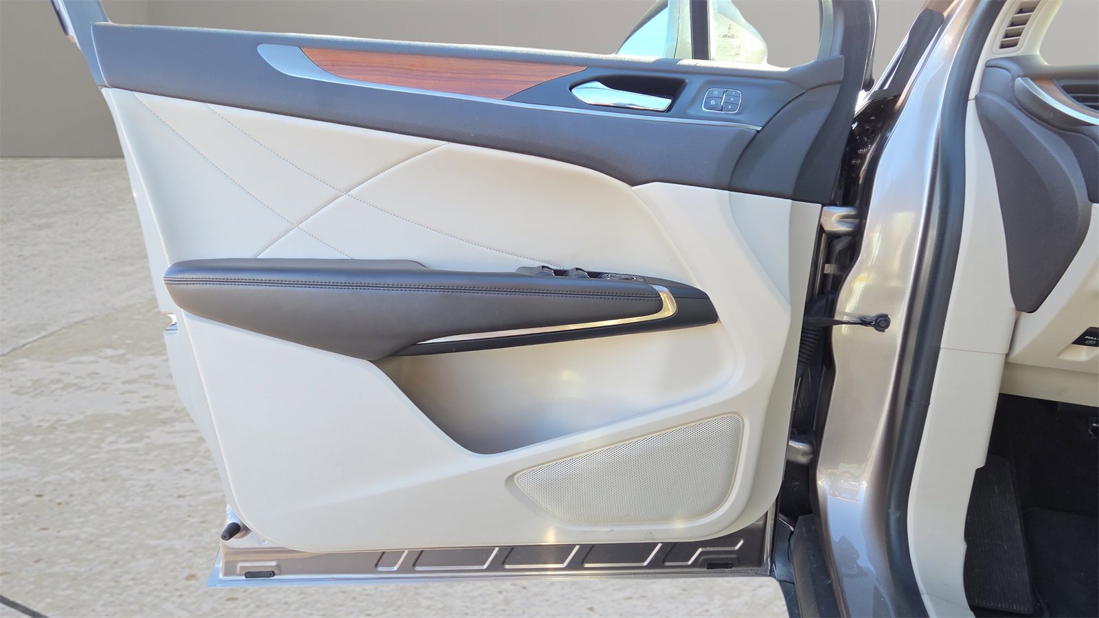 Used 2019 Lincoln MKC Select w/ Select Plus Package image 34