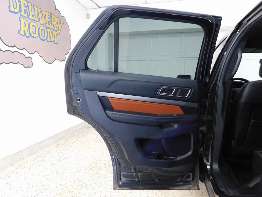 Used 2019 Ford Explorer XLT w/ XLT Desert Copper Package AWD/4WD image 70