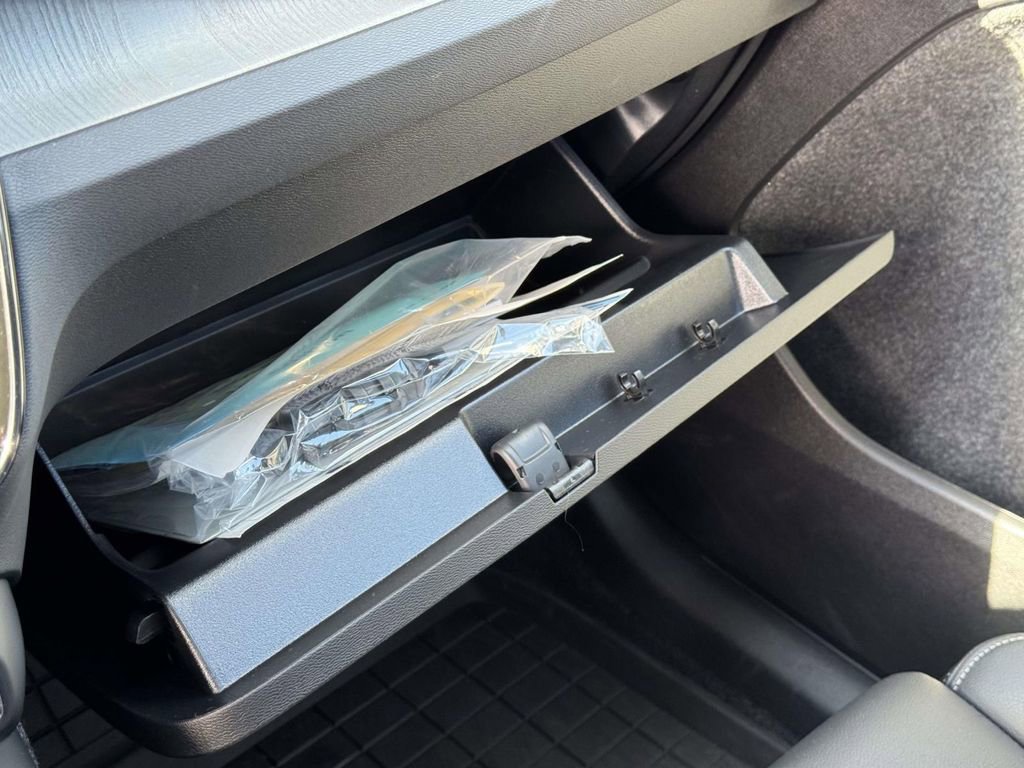 Certified 2026 Volvo XC40 B5 Plus w/ Protection Package Premier image 31