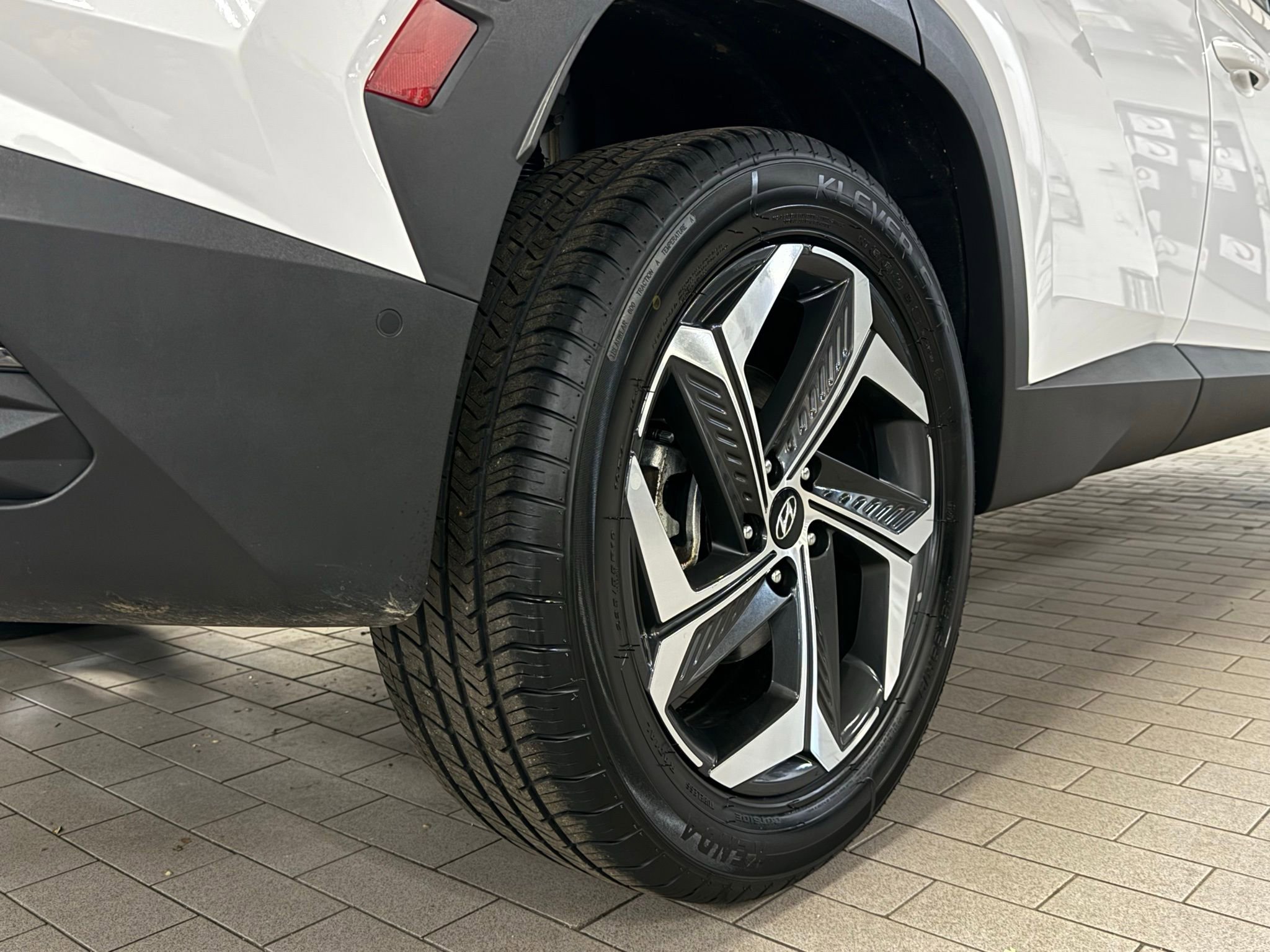 Used 2024 Hyundai Tucson Limited image 13