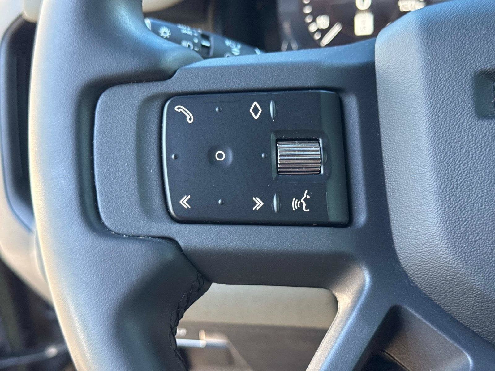 Used 2023 Land Rover Defender 110 X-Dynamic SE AWD/4WD image 28