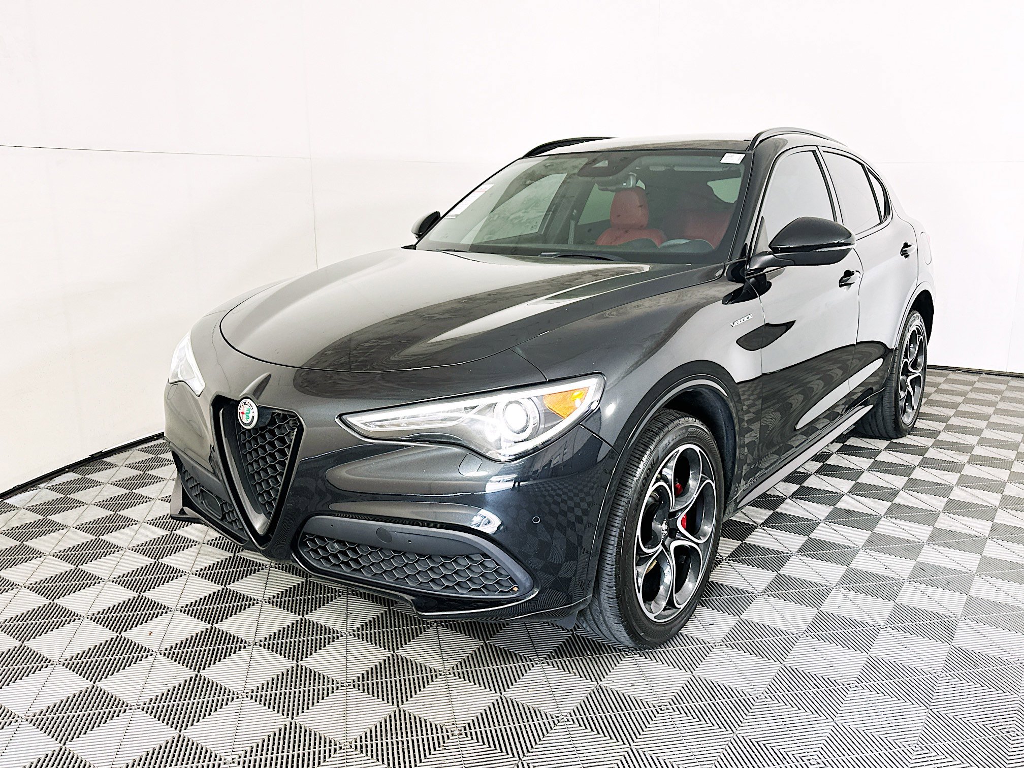Used 2022 Alfa Romeo Stelvio Veloce AWD/4WD image 7